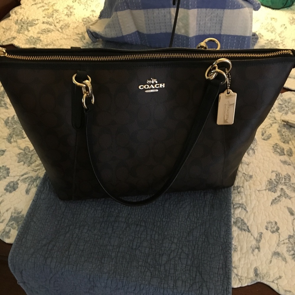 Authentic Coach tote
